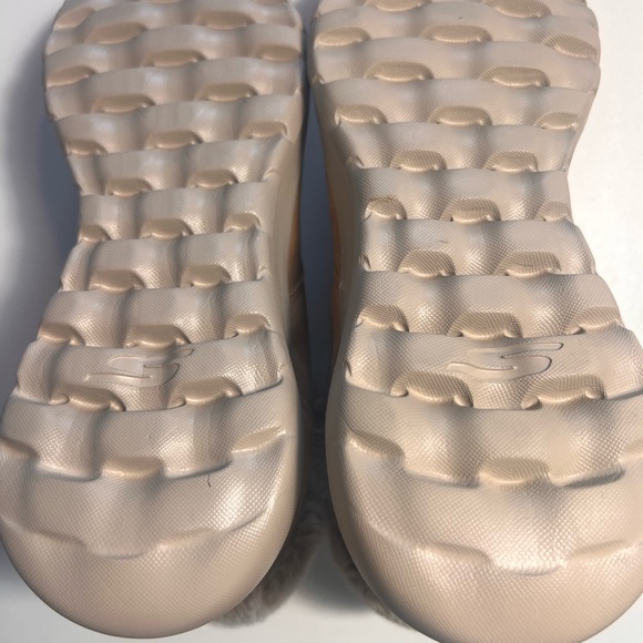 Skechers Women’s On the Go Joy Plush Dreams Boot - Picture 3 of 4